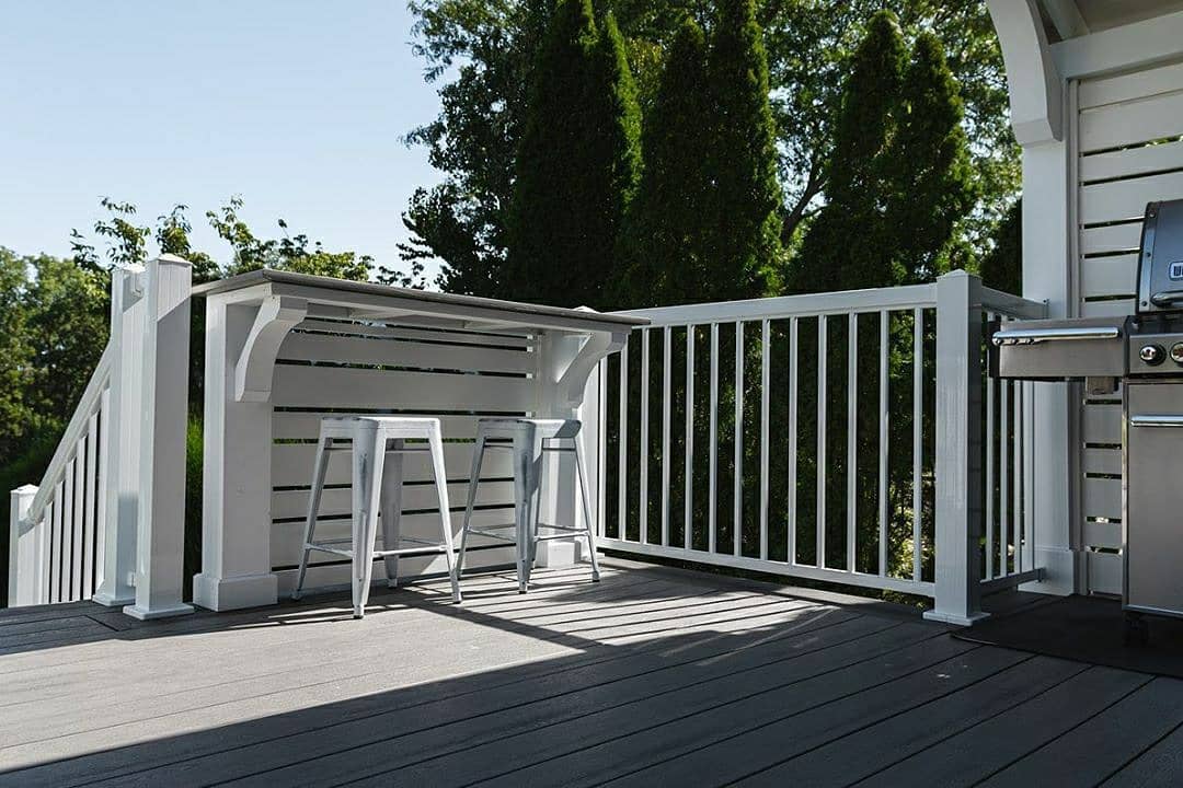 Regal Rail 36" White End Post Feature Deck Photo