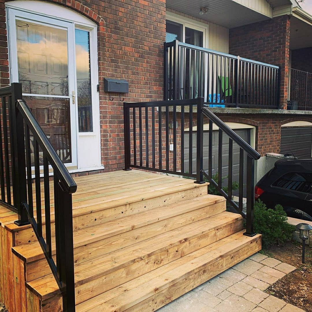 Regal Rail 36" Black Aluminum Square/Bottom Stair Post Display