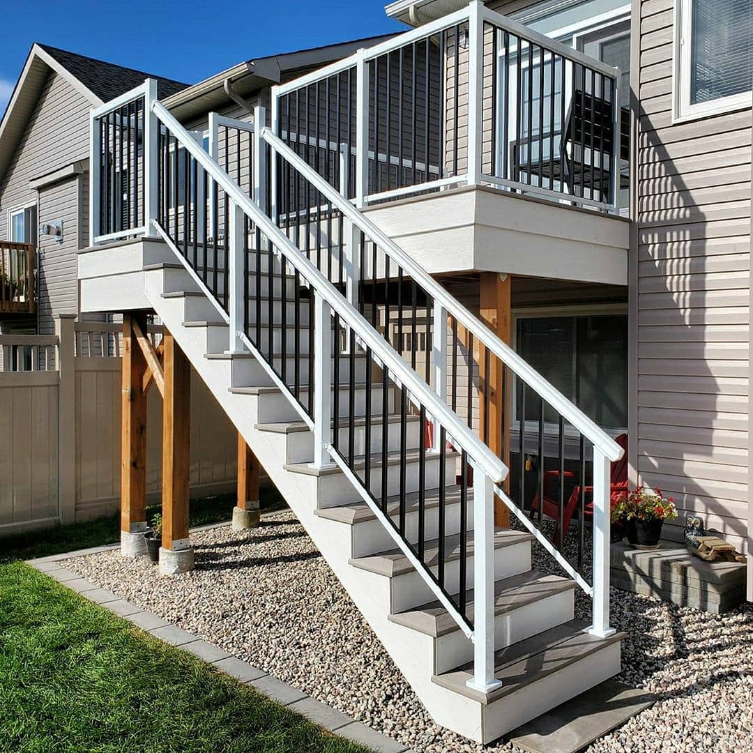 Regal Rail 36" White Inline Stair Post Feature Deck Photo