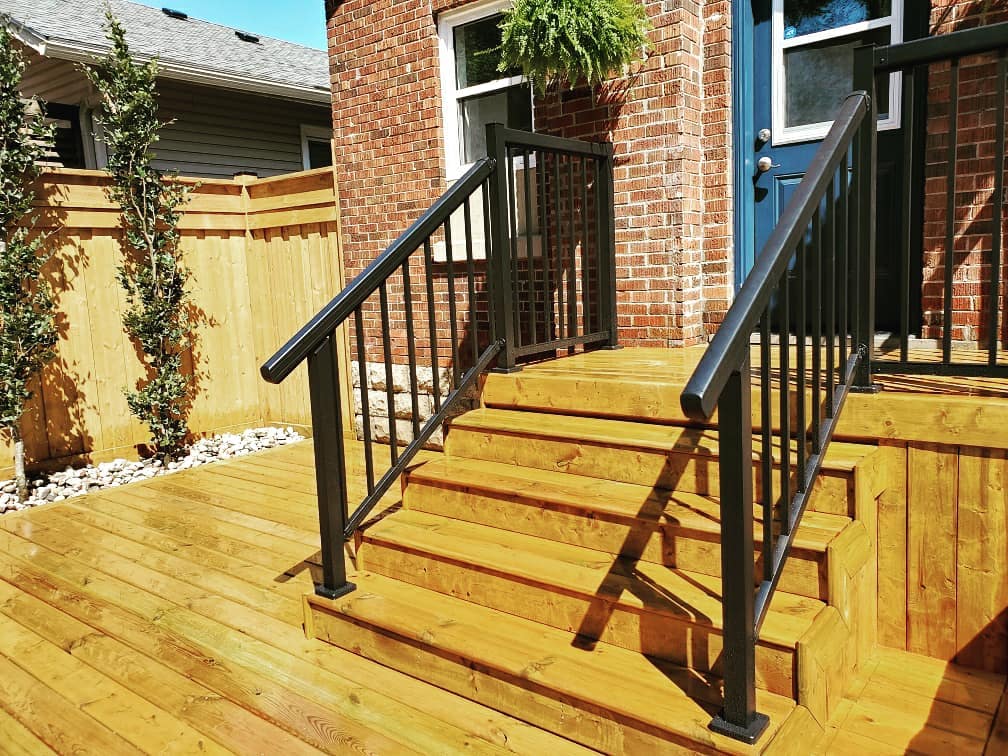 Regal Rail Black Aluminum Hand Rail Cap Feature Deck Photo